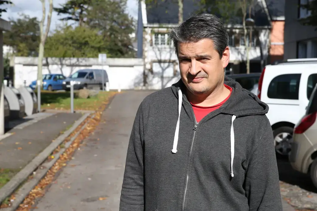 Patrice QuélardPatrice Quélard in Saint-Nazaire, France. In 2016, Quélard co-founded the Citizen’s Initiative to Help the Refugees of Saint-Nazaire. The city has welcomed around 200 refugees as part of the EU’s relocation program. Image by Christophe François. France, 2017.