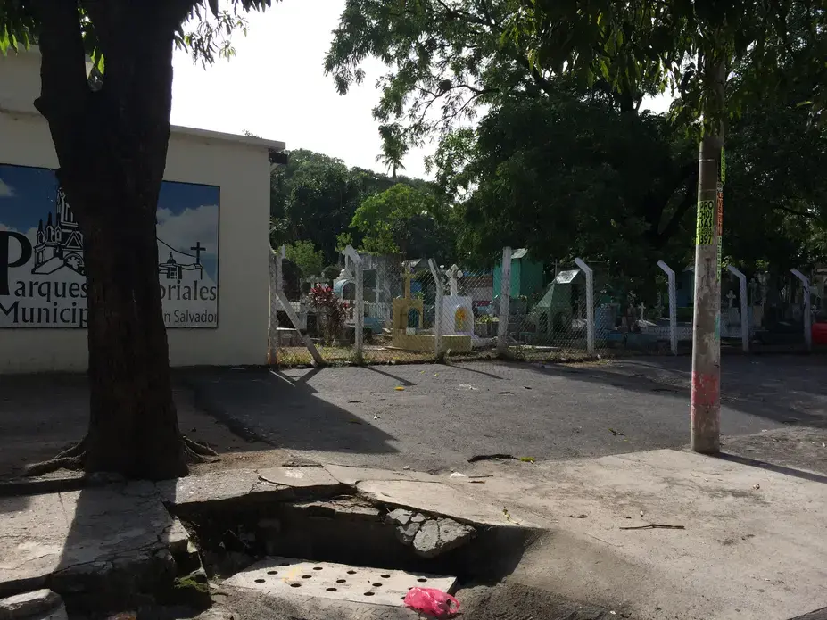 A cemetery in downtown San Salvador, one of the most dangerous areas of the city—and where mayor Bukele hopes to bring life and light back to the streets. Image by Lauren Markham. El Salvador, 2016. Media file: img_2051.jpg