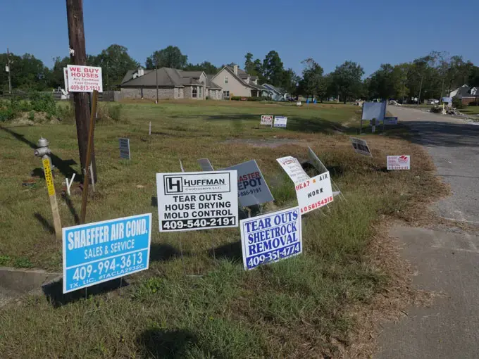 Contractors advertise for work cleaning up and renovating Bevil Oaks homes. Image by Daniel Grossman. United States, 2017.