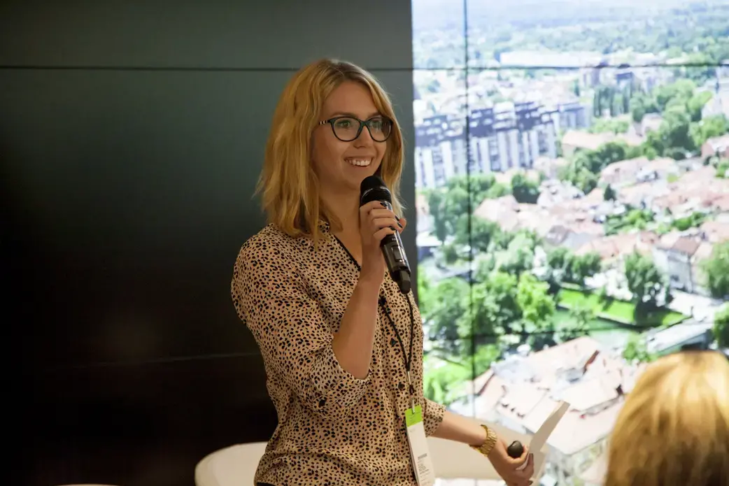 Olivia Watson (Kent State University) presents her global reporting project at 2018 Washington Weekend. Image by Jin Ding. United States, 2018.