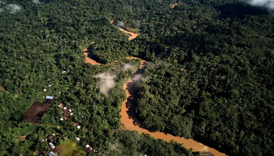 Aerial view of the community of Copataza, the next point that will be reached by the new road. Image by Pablo Albarenga. Ecuador, undated. Media file: 1577796647_971760_1577799499_sumario_normal_recorte1.jpg