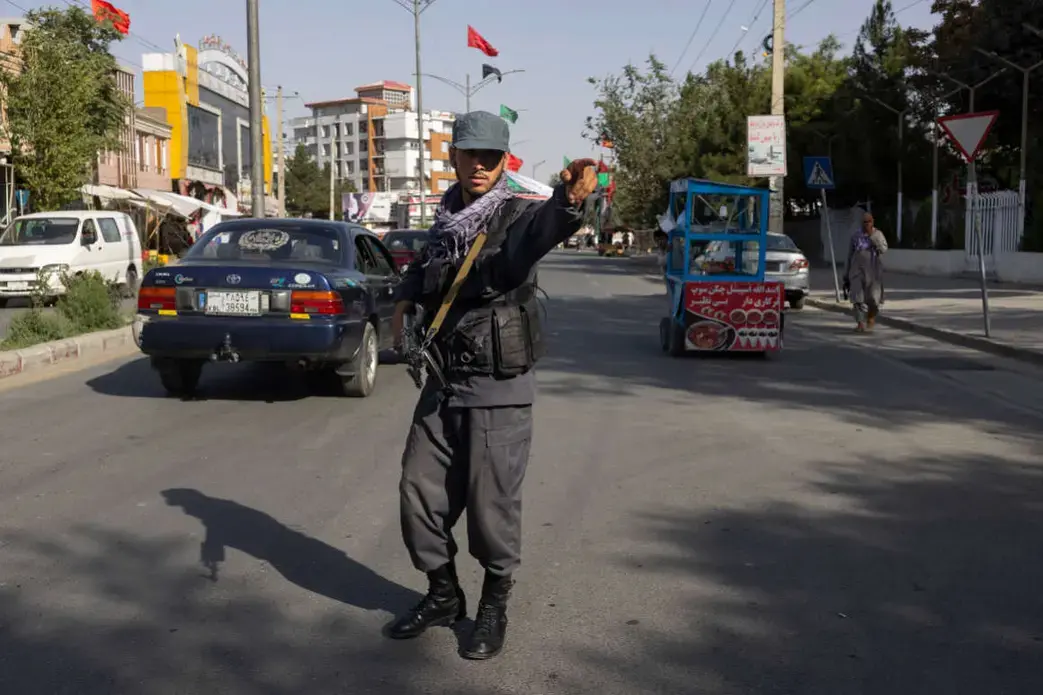 AANjzq2.img_.jpeg Afghan police seen at a checkpoint