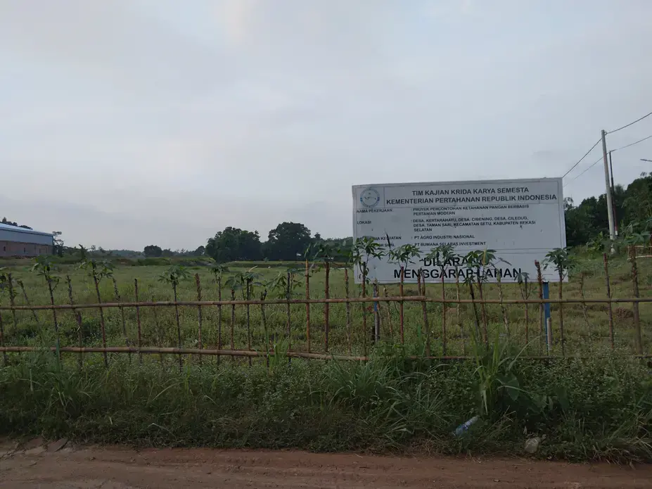 Agrinas's Research and Development Center(Tempo).jpg The empty field with a sign post on the site of Agrinas's Research and Development Center, or Agrinas Capability Center, in Kertarahayu village, Bekasi Regency, West Java, September 27, 2021.