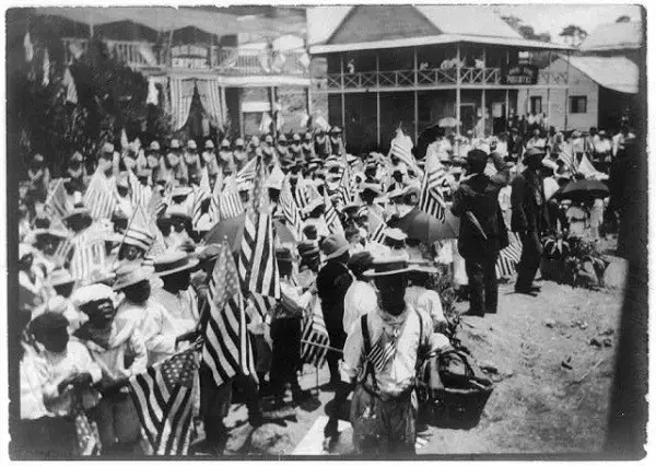 Crowd at Panama