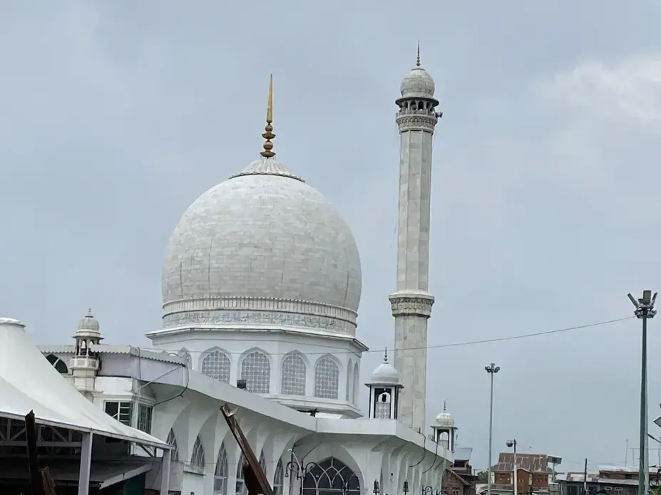Taha Project Page Image.png Hazratbal Shrine