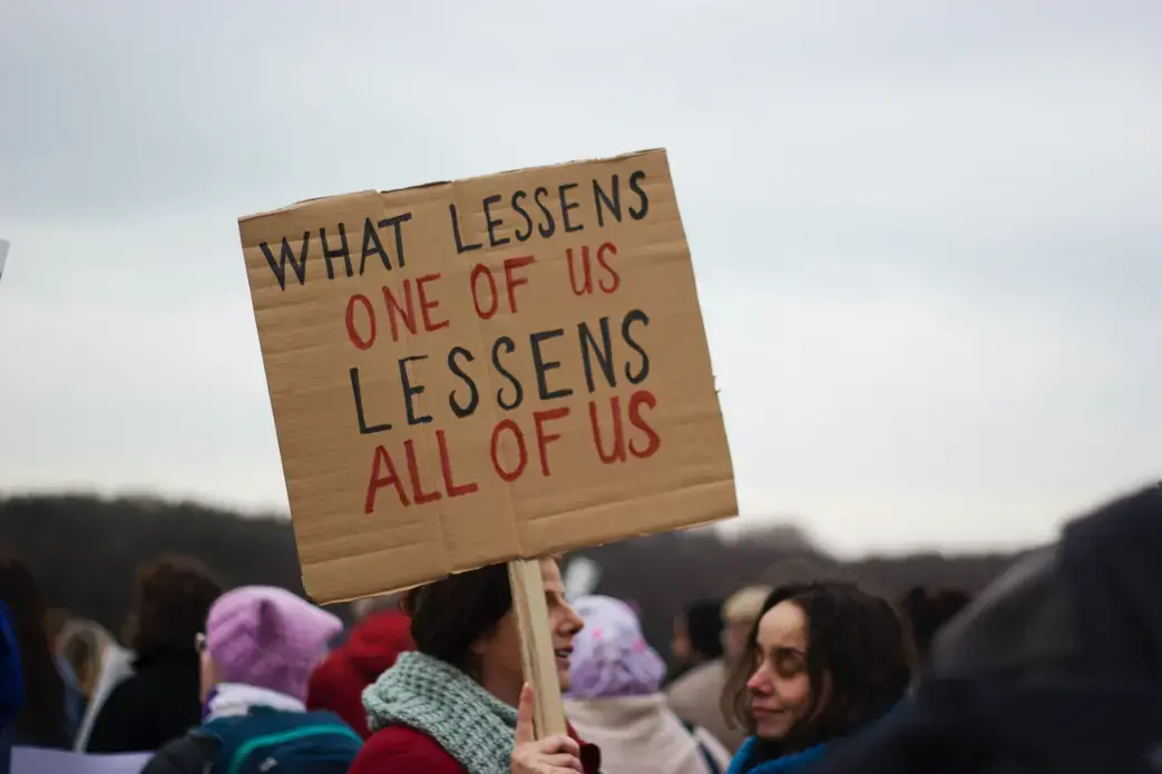 Field-note.jpg protest sign