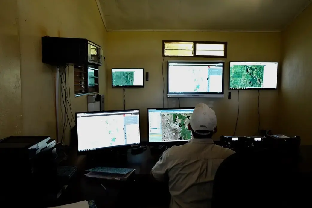 A behind-the-scenes look at the mapping software used for lions and other wildlife with collars that emit radio signals, indicating their location. Image by Elham Shabahat. Rwanda, 2017.<br />
