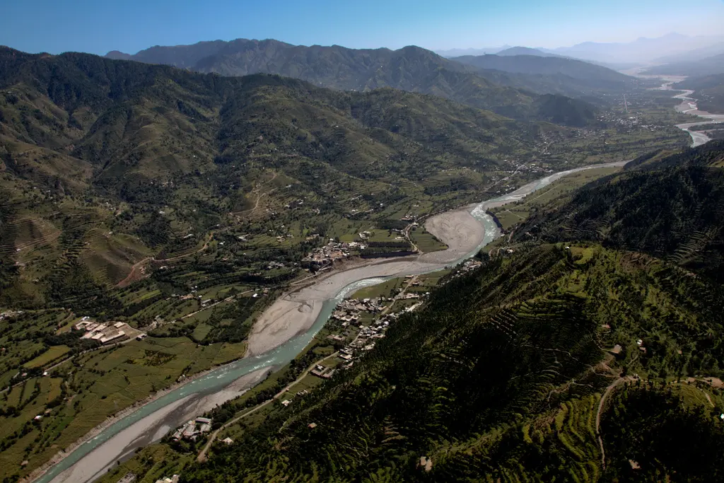 Swat Valley along the Afghanistan-Pakistan border. Image by isafmedia, Flickr. Pakistan, 2010. Media file: 5013866669_ef25e760de_b.jpg