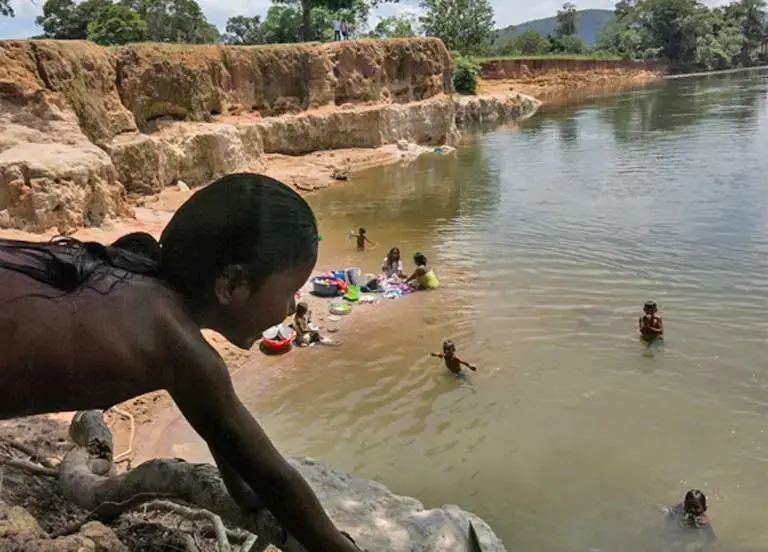 Locals depend on the Parguaza River for many uses, including swimming and bathing. Mining, however, commonly contaminates streams with mercury and other toxins, making them useless for drinking water, crop irrigation and recreation. Image by Bram Ebus. Venezuela, 2017.