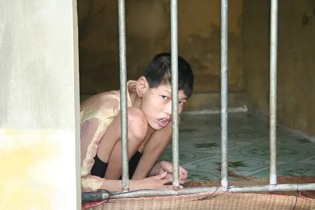 Image by Christie Aschwanden. Vietnam, 2008. Media file: CageGirl1.jpg