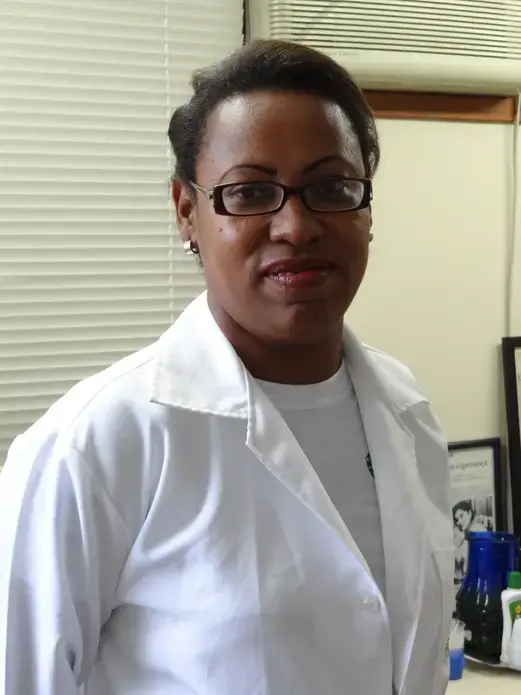 Elisangela, single mother of two children, both afflicted with sickle cell anemia. Image by Rema Nagarajan. Brazil, 2012. Media file: Elisangela-nurse.jpg