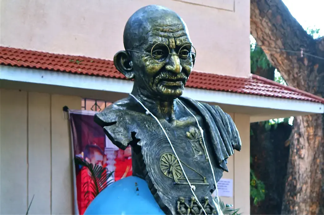 Statue of Mahatma Gandhi at the Padmavati temple in Ralegan Siddhi. Image by Jon Sawyer. India, 2011. Media file: GandhiRalegan.jpg
