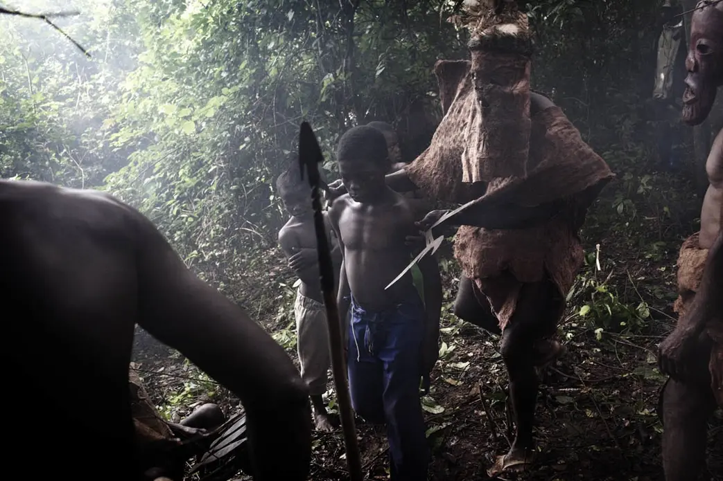 The Chief and elders of the village of Dakwa perform local rituals to exorcise the spirits from former child soldiers. Image by Marcus Bleasdale. Democratic Republic of Congo, 2010. Media file: LRA_Congo_Abductions.jpg