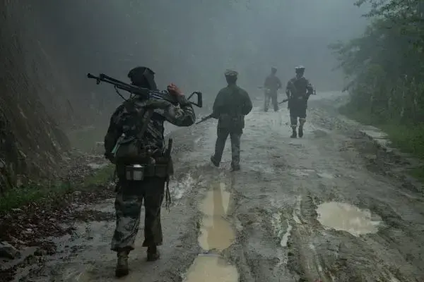 KIA fighters on patrol near the southern frontline. Image by Jason Motlagh. Burma, 2012. Media file: Motlagh-6859aje.jpg