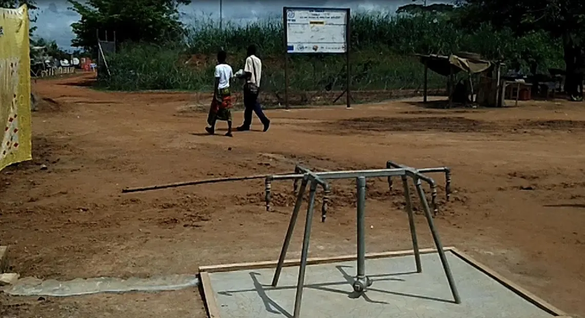 “We wanted the outside world to know that Ivorians and Liberians can live together peacefully. Our example speaks louder than any other political discourse." Image by Selay Marius Kouassi. Ivory Coast, 2011. Media file: PHOTO - Six-tap Fountain (CATD)-1.jpg
