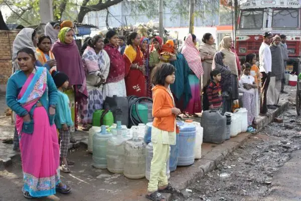 Image by Nicole See. India, 2011. Delhi water line. India, 2011.