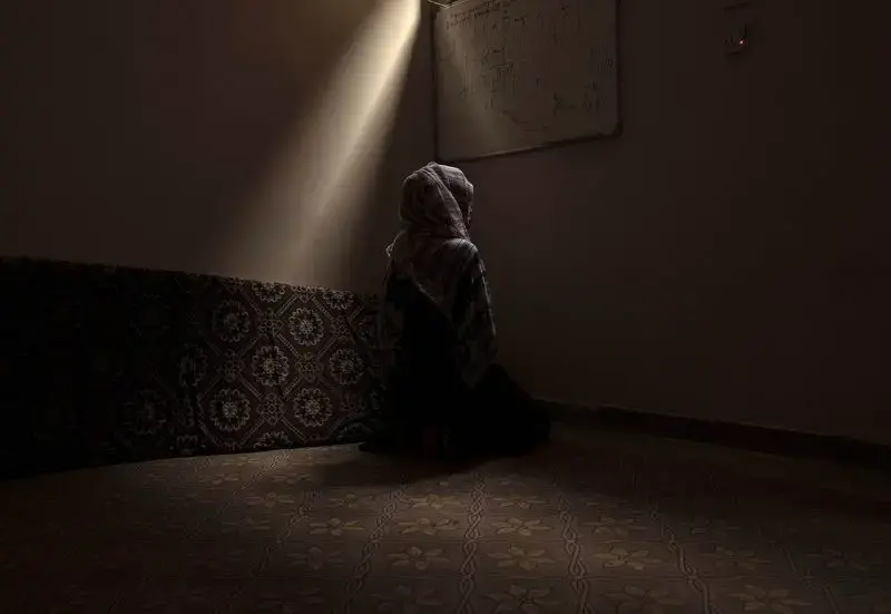 A 20-year old Ethiopian migrant, a rape victim on her journey from Ethiopia to Yemen, tells her story at a home in Basa teen, a district of Aden, Yemen, July 20, 2019. Image by AP Photo / Nariman El-Mofty. Yemen, 2019.