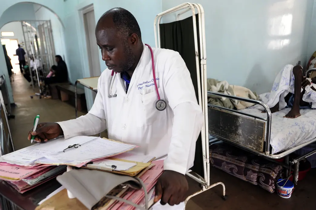 Dr. Charles Ssendikandiwa does rounds on a Saturday morning at the Uganda Cancer Institute. Image by Jacqueline Koch, Fred Hutchinson Cancer Research. Uganda, 2011. Media file: cancer-developing-world.jpg