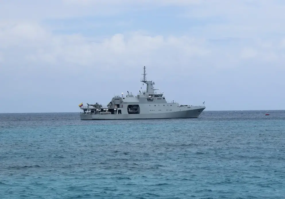 Media file: colombia warship.JPG