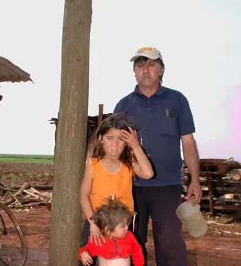 Image by Carlos Bittar. Paraguay, 2007. Media file: family_web_2.jpg