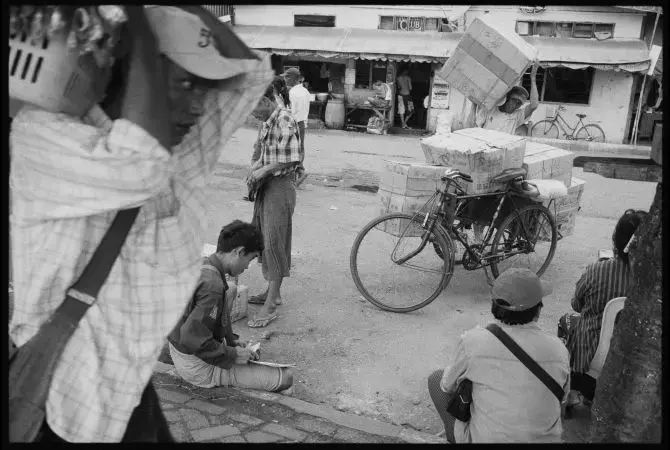 Porters at Rangoon docks. Image by Gary Knight. Burma, 2012. Media file: gmk_bur__065.jpg