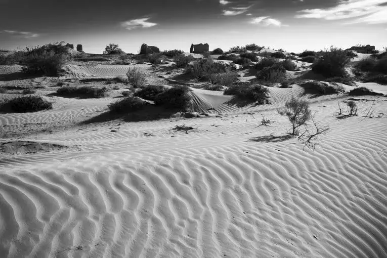 The remains of a village buried in sand. Image by Ako Salemi. Iran, 2016.