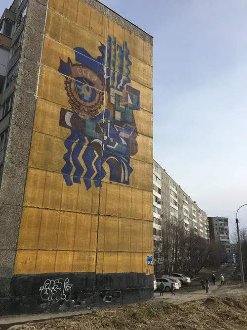 Mural painted on Soviet-era apartment blocks Murmansk, Russia. Image by Amy Martin. Russia, 2018.