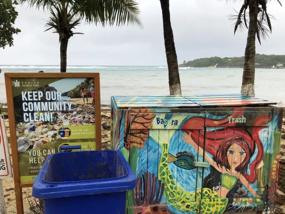 The Roatan Marine Park works in conjunction with local businesses and government on programs to limit the environmental impacts of tourists and locals on the coral reef, including by promoting proper waste disposal. Image by Jack Shangraw. Honduras, 2019.