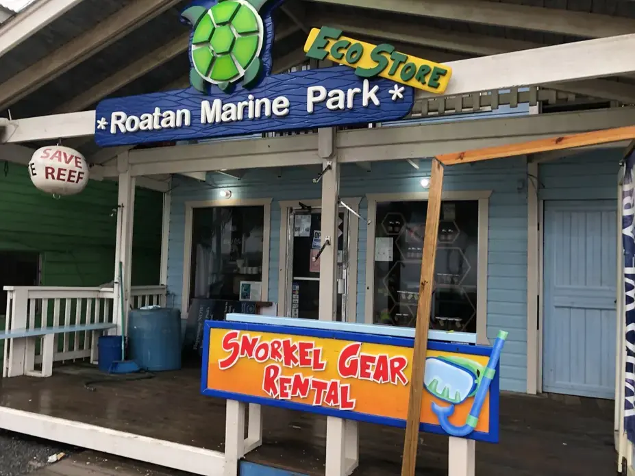 The Roatan Marine Park’s headquarters in West End. Image by Jack Shangraw. Honduras, 2019.