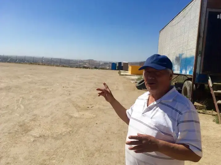 Emiliano Pacheco at Azul y Blanco’s bus storage lot, which was empty at midday. Image by Patrick Reilly. Mexico, 2017. 