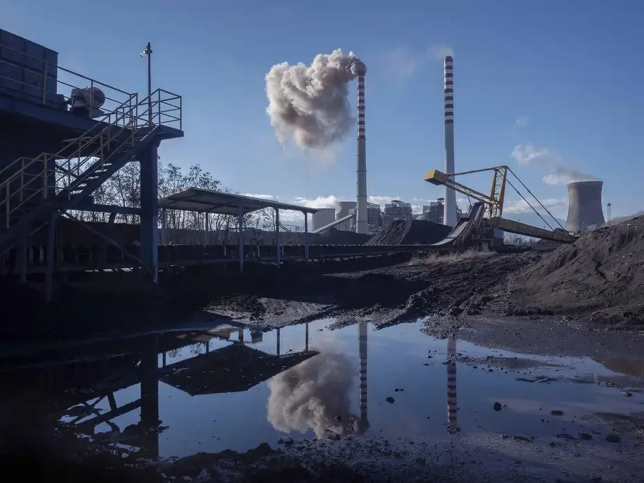 The Elem coal-fired power plant outside of Bitola has operated without a proper environmental permit — and only an aging filtration system — for decades. Image by Larry C. Price. Macedonia, 2018.