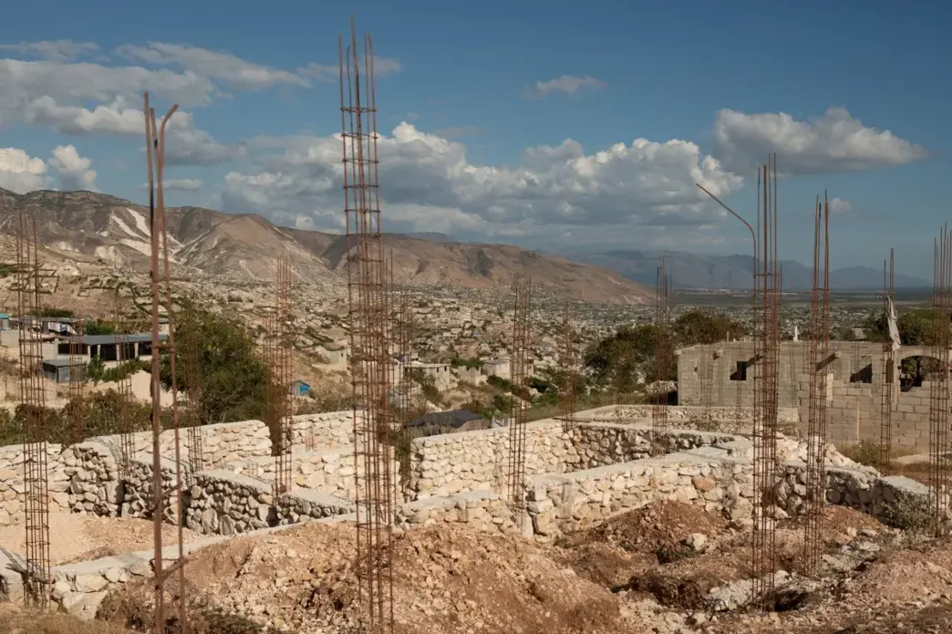 Construction frames a view of the Canaan 1 neighborhood. Image by Allison Shelley. Haiti, 2019.