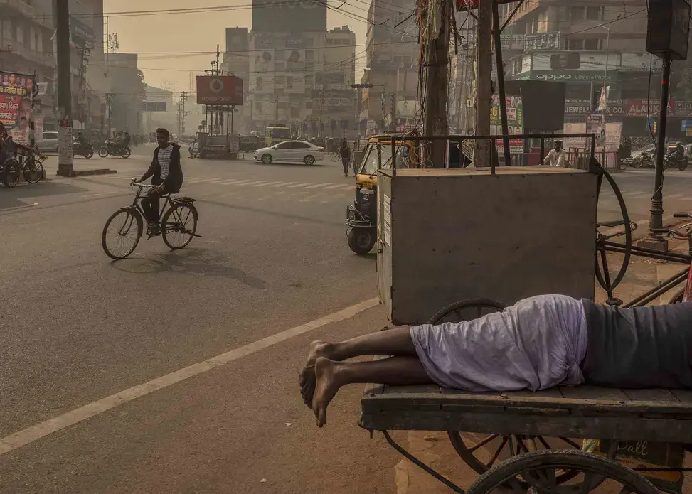 A haze of pollution often hangs over the city like a blanket, and many residents suffer from pulmonary diseases as a result. Image by Larry C. Price. India, 2018.