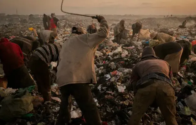 Image by Micah Albert. Kenya, 2012. Media file: trash.jpg