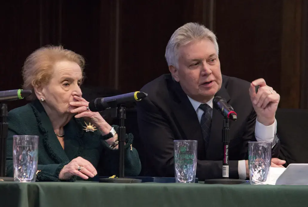 Jon Sawyer answers a student’s question at Washington University in St. Louis during a presentation focusing on the Middle East Strategy Task Force, with Madeleine Albright and Stephen Hadley. Image by Lauren Shepherd, United States, 2017.