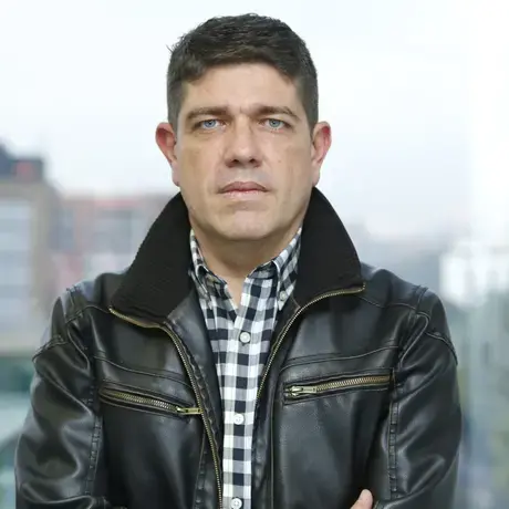 César Molinares headshot