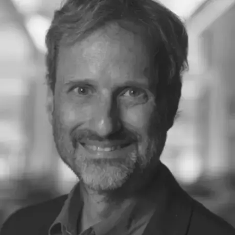 Andrew Lehren headshot
