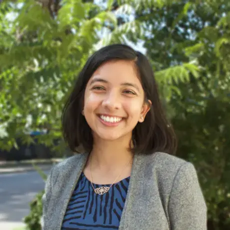 Naveena headshot