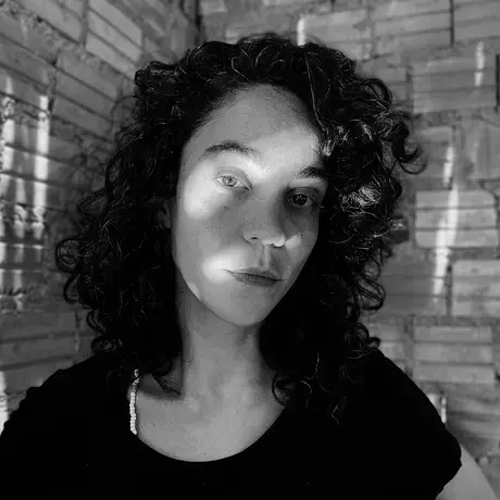 Ana Mendes headshot