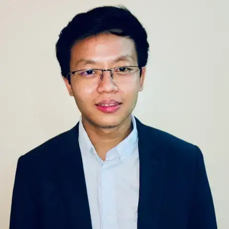 zau.jpg A person with a black jacket, light blue shirt, and glasses.