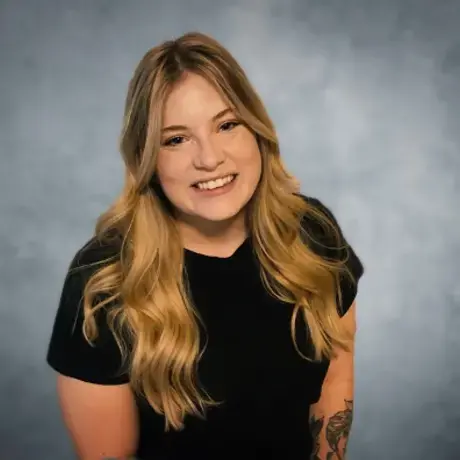 Chloe Hebert headshot