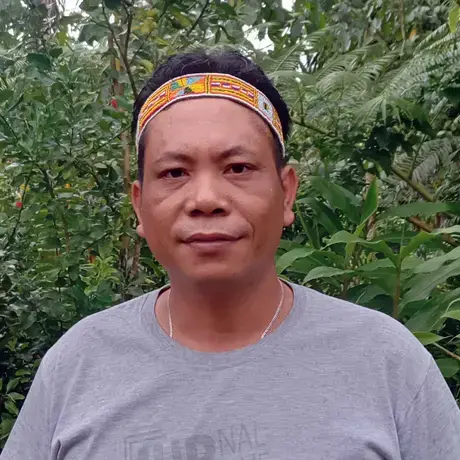 Gerson-Merari-Saleleubaja-2.jpg A man wears a grey shirt and an Indigenous batik headband.