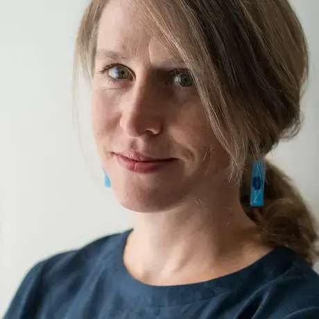 Drost headshot-3.jpg Nadja Drost headshot