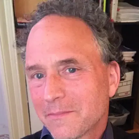 charles-425x441.png Charles Lyons headshot