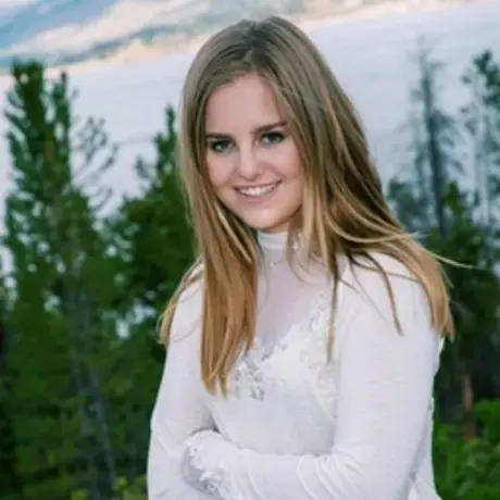 Jenna McMurtry Headshot