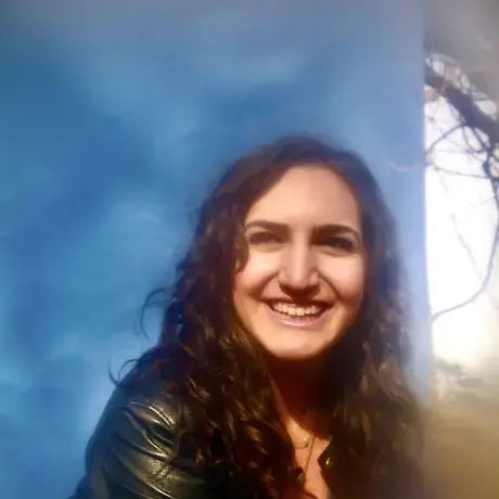 molavi.jpeg Josephine Layla Molavi Headshot