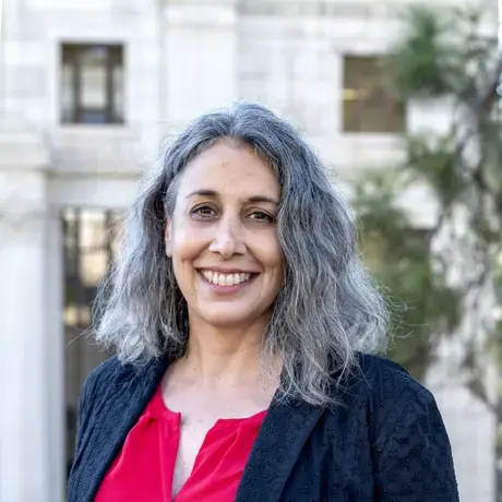 Geeta Anand Headshot