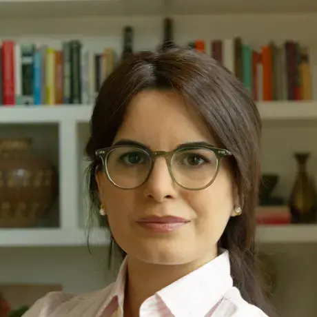 Arezou Rezvani Headshot