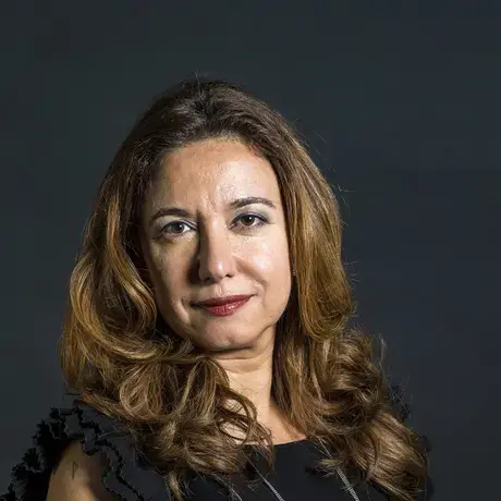 Cláudia Collucci Headshot