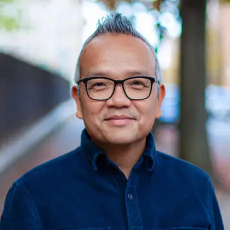 Duy Linh Tu headshot